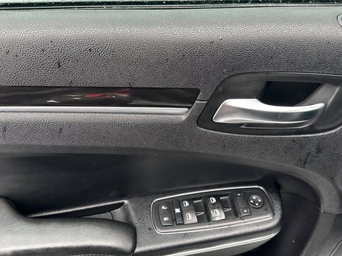 Used 2015 Chrysler 300 Limited image 11