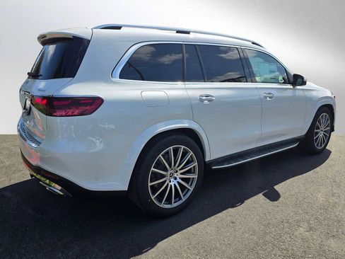 New 2026 Mercedes-Benz GLS 580 4MATIC image 3