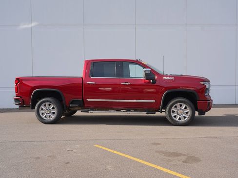 Used 2025 Chevrolet Silverado 3500 High Country w/ High Country Premium Package AWD/4WD image 2