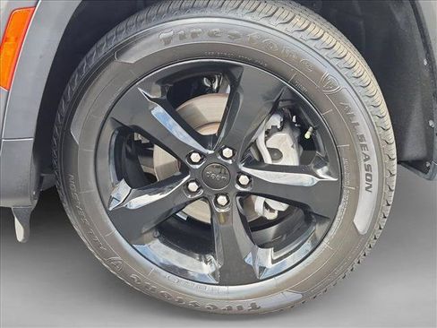 Used 2024 Jeep Grand Cherokee Altitude AWD/4WD image 25