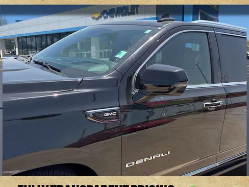 Used 2023 GMC Yukon Denali Ultimate AWD/4WD image 2