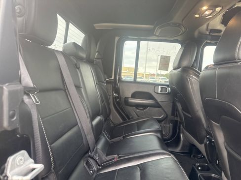 Used 2022 Jeep Gladiator Overland w/ Popular Equipment Package image 16