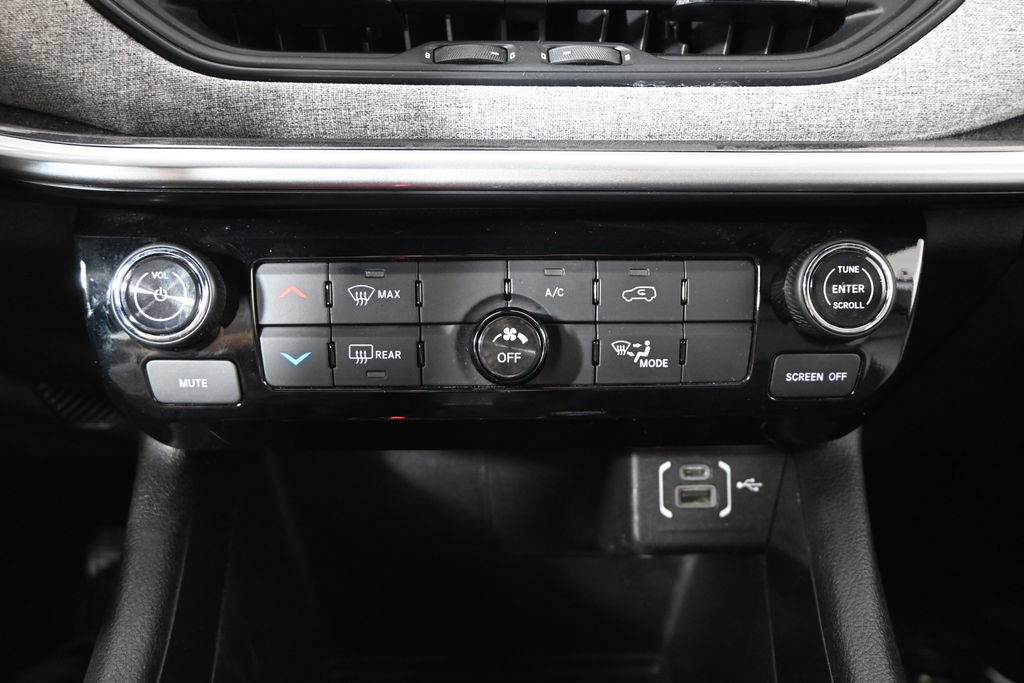 Used 2024 Jeep Compass Latitude AWD/4WD image 29
