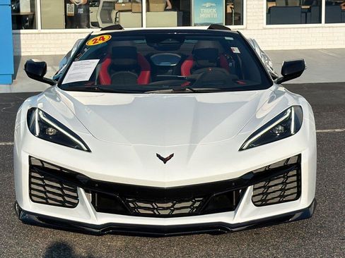 Used 2024 Chevrolet Corvette Z06 RWD image 2