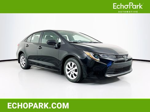 Used 2026 Toyota Corolla LE FWD image 1
