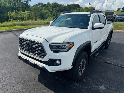 Used 2023 Toyota Tacoma TRD Off-Road w/ TRD Premium Off Road Package AWD/4WD image 7