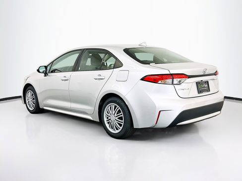 Used 2021 Toyota Corolla LE image 5