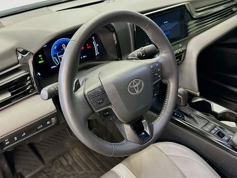 Used 2025 Toyota Camry SE FWD image 18