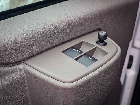 Used 2024 Chevrolet Express 2500 w/ Driver Convenience Package image 10