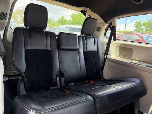 Used 2017 Dodge Grand Caravan SXT image 18