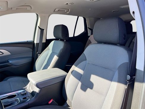 Used 2021 Chevrolet Traverse LT image 19
