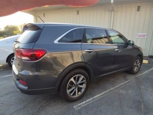 Used 2020 Kia Sorento LX image 16