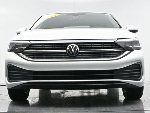 Used 2023 Volkswagen Jetta SE image 45