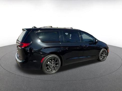 Used 2025 Chrysler Pacifica Limited image 15