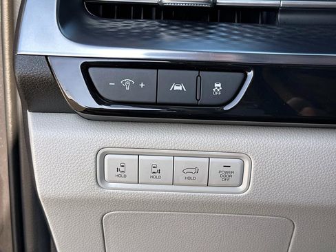 Used 2024 Kia Carnival SX Prestige image 33