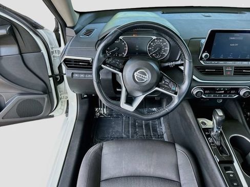 Used 2019 Nissan Altima 2.5 SV FWD image 19