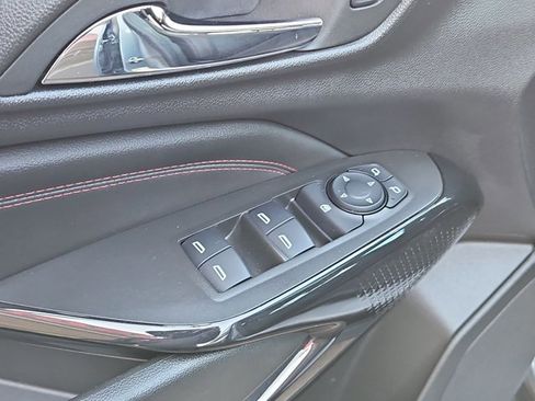 Used 2024 Chevrolet Trax RS w/ Sunroof Package image 11