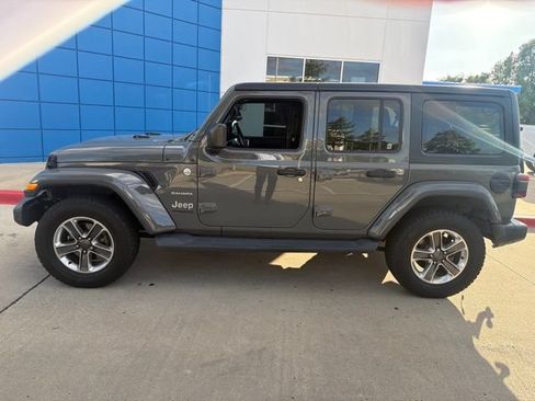 Used 2020 Jeep Wrangler Unlimited Sahara w/ Dual Top Group AWD/4WD image 8