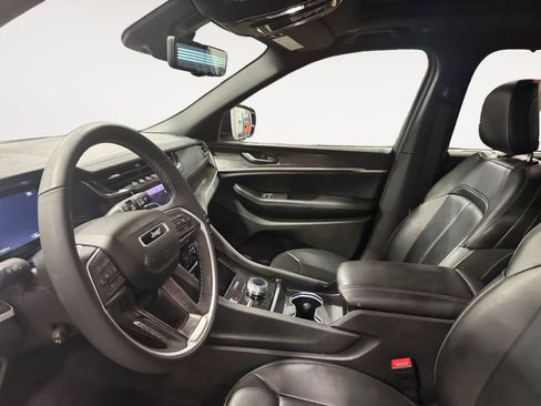 Used 2025 Jeep Grand Cherokee L Limited w/ Luxury Tech Group II AWD/4WD image 15