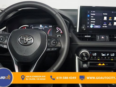 Used 2023 Toyota RAV4 XLE Premium image 5