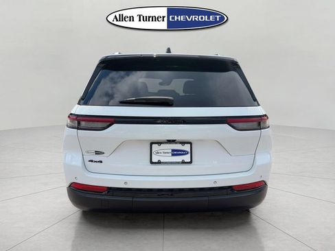Used 2023 Jeep Grand Cherokee Altitude AWD/4WD image 5
