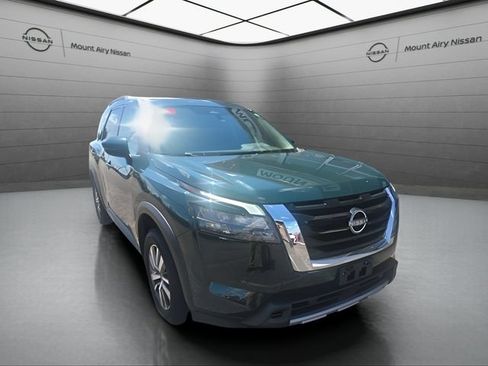 Certified 2025 Nissan Pathfinder SL AWD/4WD image 2