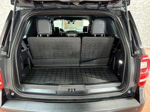 Used 2019 Ford Expedition XLT RWD image 14