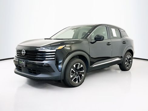 Used 2025 Nissan Kicks SV AWD/4WD image 3