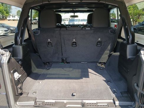 Used 2019 Jeep Wrangler Unlimited Sahara w/ Safety Group AWD/4WD image 9