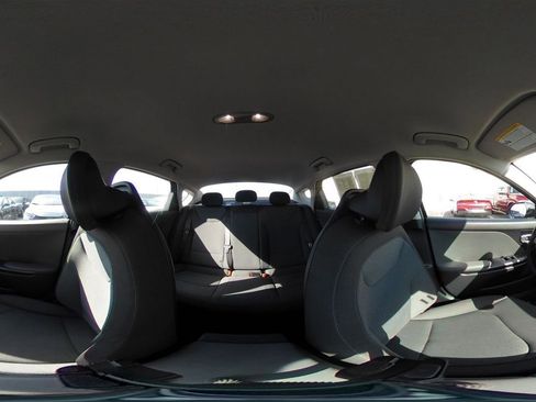 Used 2025 Kia K4 LXS image 42