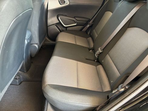 Used 2025 Kia Soul LX w/ LX Technology Package FWD image 23