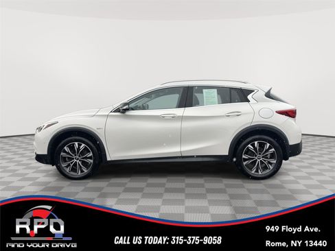Used 2018 INFINITI QX30 Premium w/ Cargo Package image 2