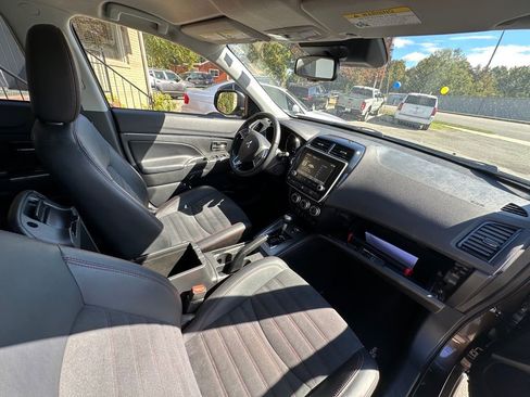 Used 2024 Mitsubishi Outlander Sport SE image 17