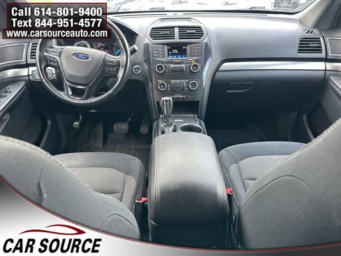 Used 2018 Ford Explorer XLT AWD/4WD image 12
