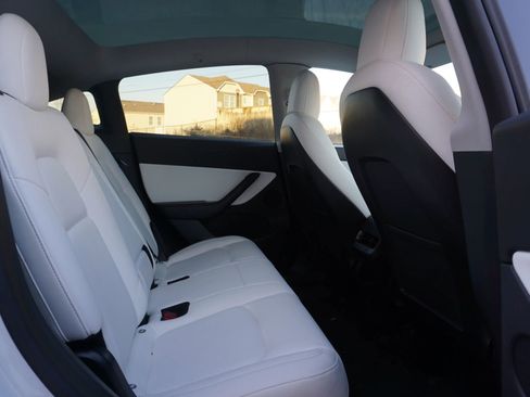 Used 2020 Tesla Model Y Long Range image 21