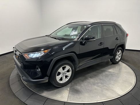 Used 2021 Toyota RAV4 XLE AWD/4WD image 4