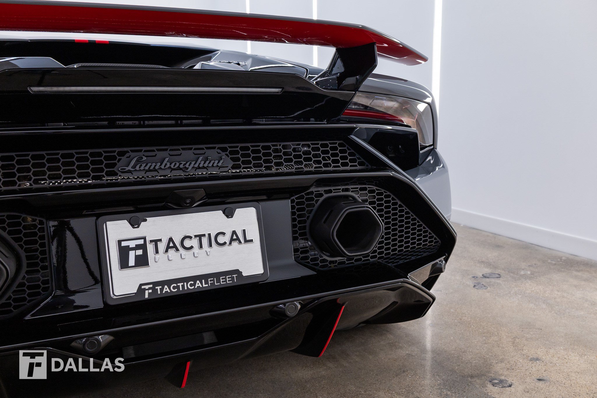 Used 2023 Lamborghini Huracan Tecnica RWD image 9