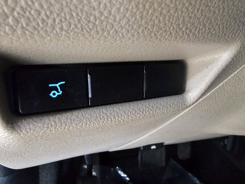 Used 2018 Ford Explorer XLT w/ Equipment Group 202A image 36