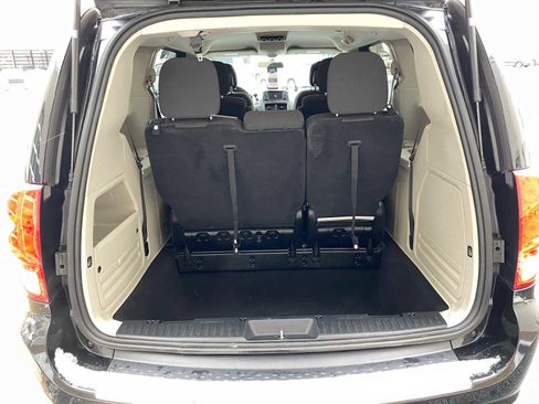 Used 2018 Dodge Grand Caravan SE image 27