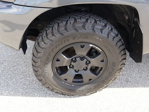 Used 2012 Toyota Tacoma 4x4 Double Cab w/ SR5 Pkg image 4