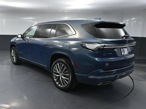 Used 2025 Buick Enclave Avenir AWD/4WD image 8