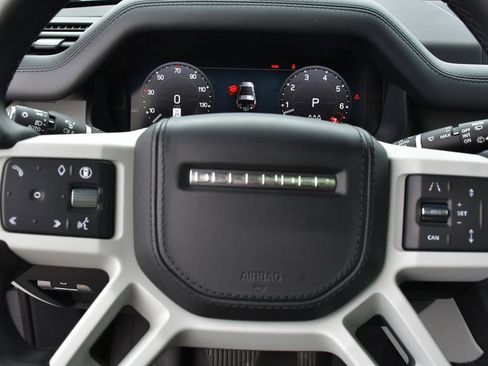 Used 2024 Land Rover Defender 90 X-Dynamic SE image 25