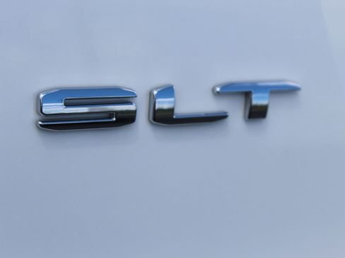 Used 2023 GMC Acadia SLT w/ LPO, Floor Liner Package AWD/4WD image 4