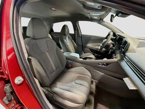 Used 2024 Hyundai Elantra SE FWD image 27
