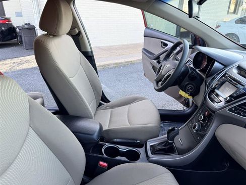 Used 2014 Hyundai Elantra SE w/ Option Group 02 FWD image 13