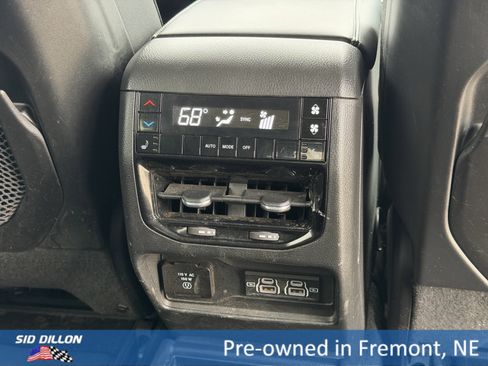 Used 2023 Jeep Grand Cherokee L Limited AWD/4WD image 17