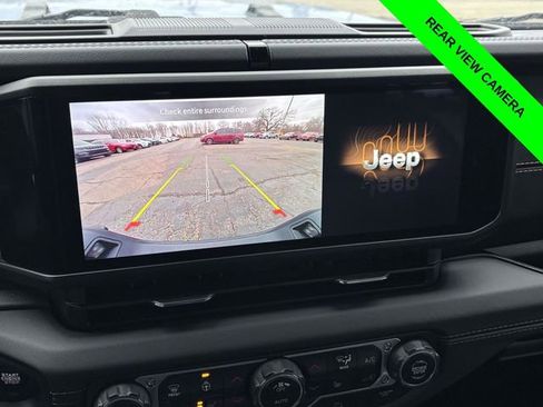 Used 2025 Jeep Gladiator High Tide image 18