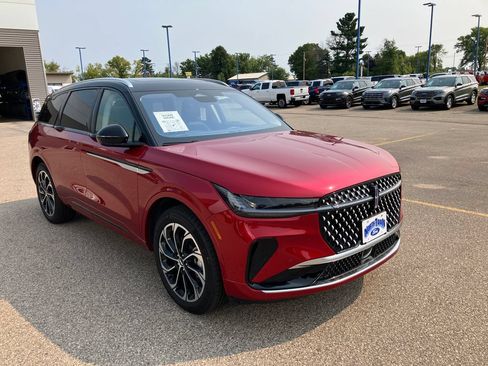 Used 2025 Lincoln Nautilus Reserve AWD/4WD image 4