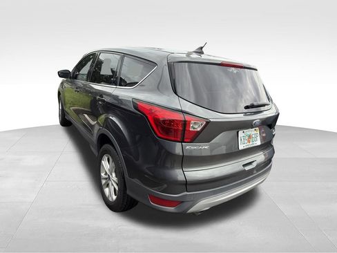 Used 2019 Ford Escape SE FWD image 4