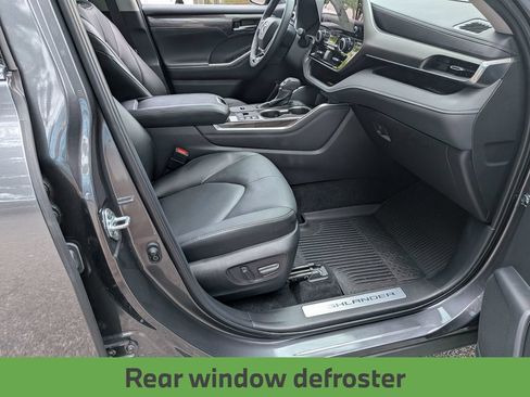 Used 2025 Toyota Highlander Limited FWD image 31
